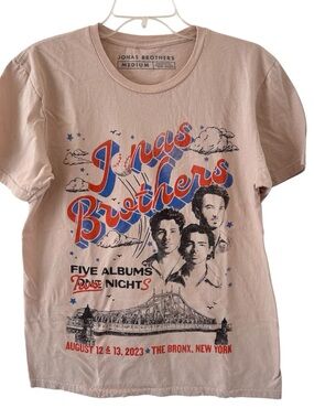 Jonas Brothers Beige Tee of 2023 Bronx Concert featuring Red/Blue Graphic